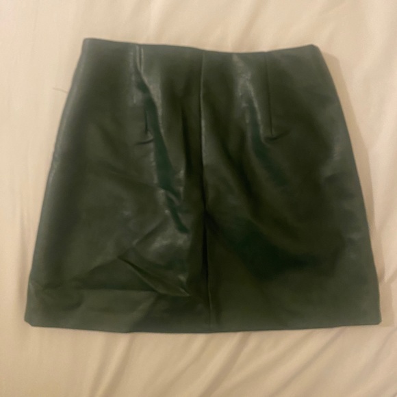Retro vintage dark green leather mini skirt with buttons and pockets - Picture 2 of 2